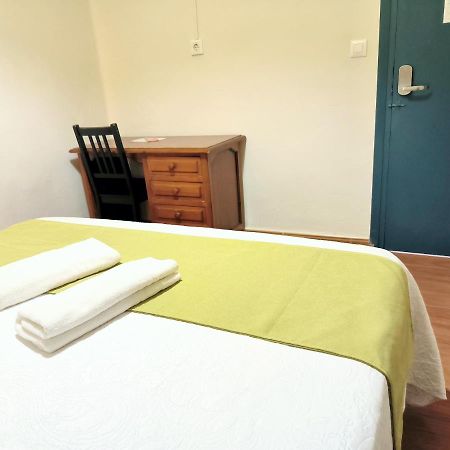 Pension Perez Montilla Севилья Экстерьер фото