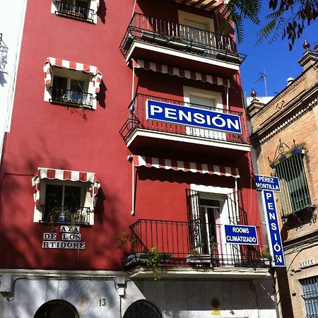 Pension Perez Montilla Севилья Экстерьер фото