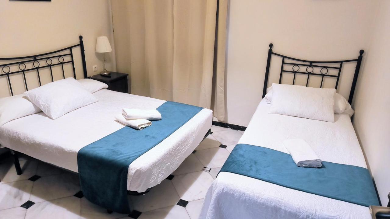 Pension Perez Montilla Севилья Экстерьер фото