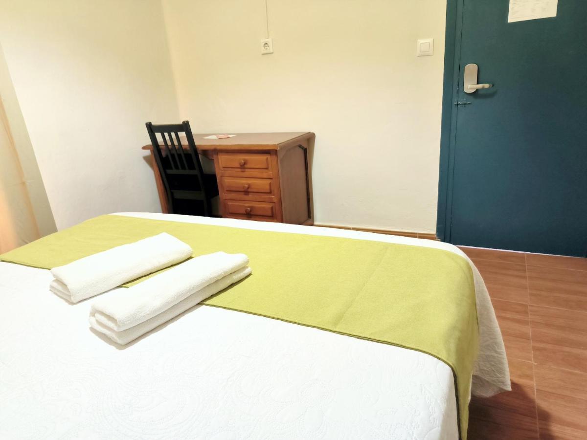 Pension Perez Montilla Севилья Экстерьер фото