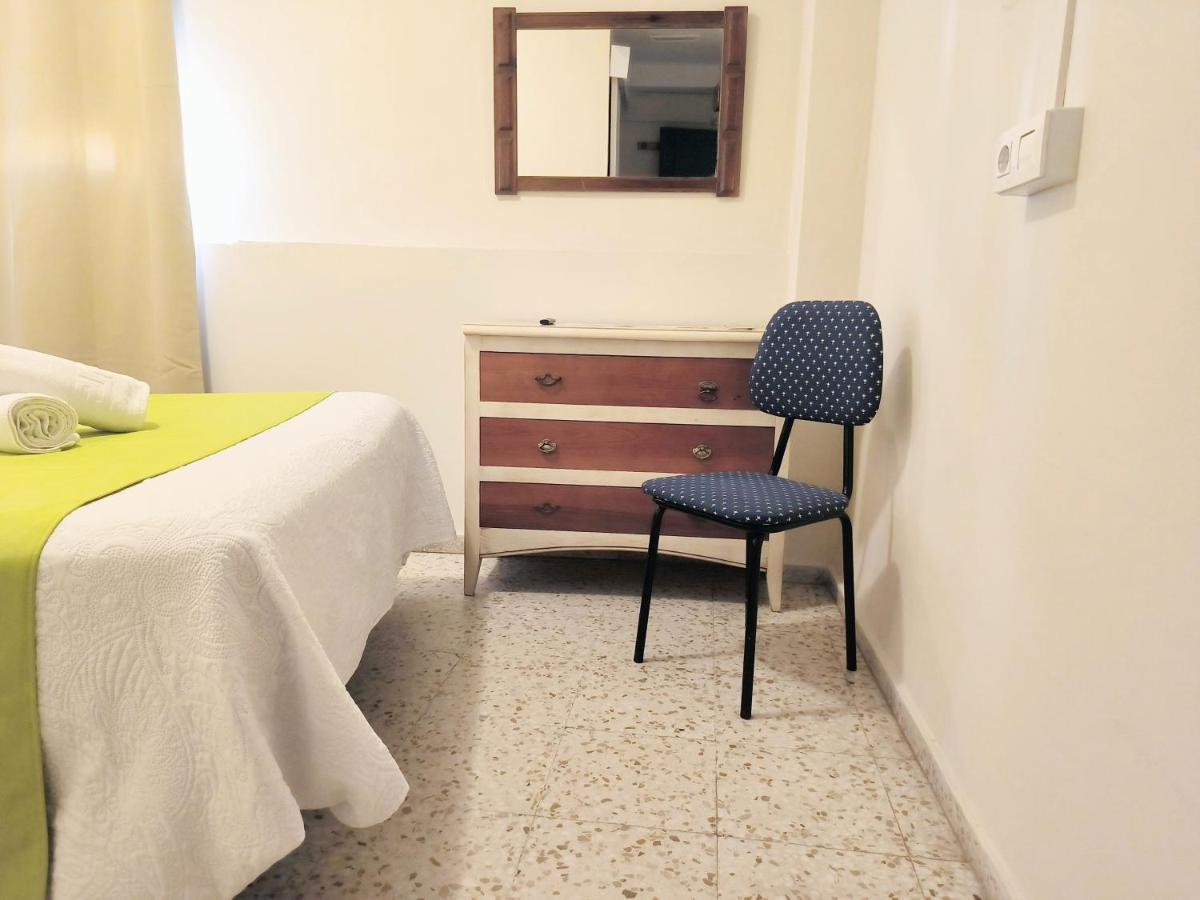 Pension Perez Montilla Севилья Экстерьер фото