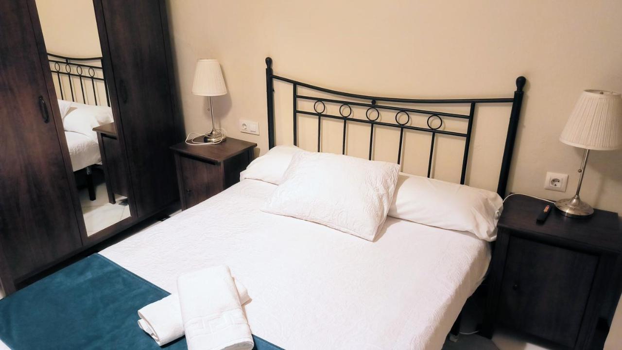 Pension Perez Montilla Севилья Экстерьер фото