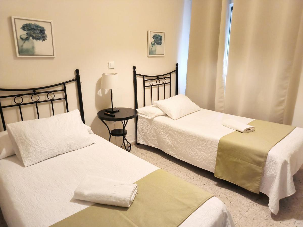 Pension Perez Montilla Севилья Экстерьер фото