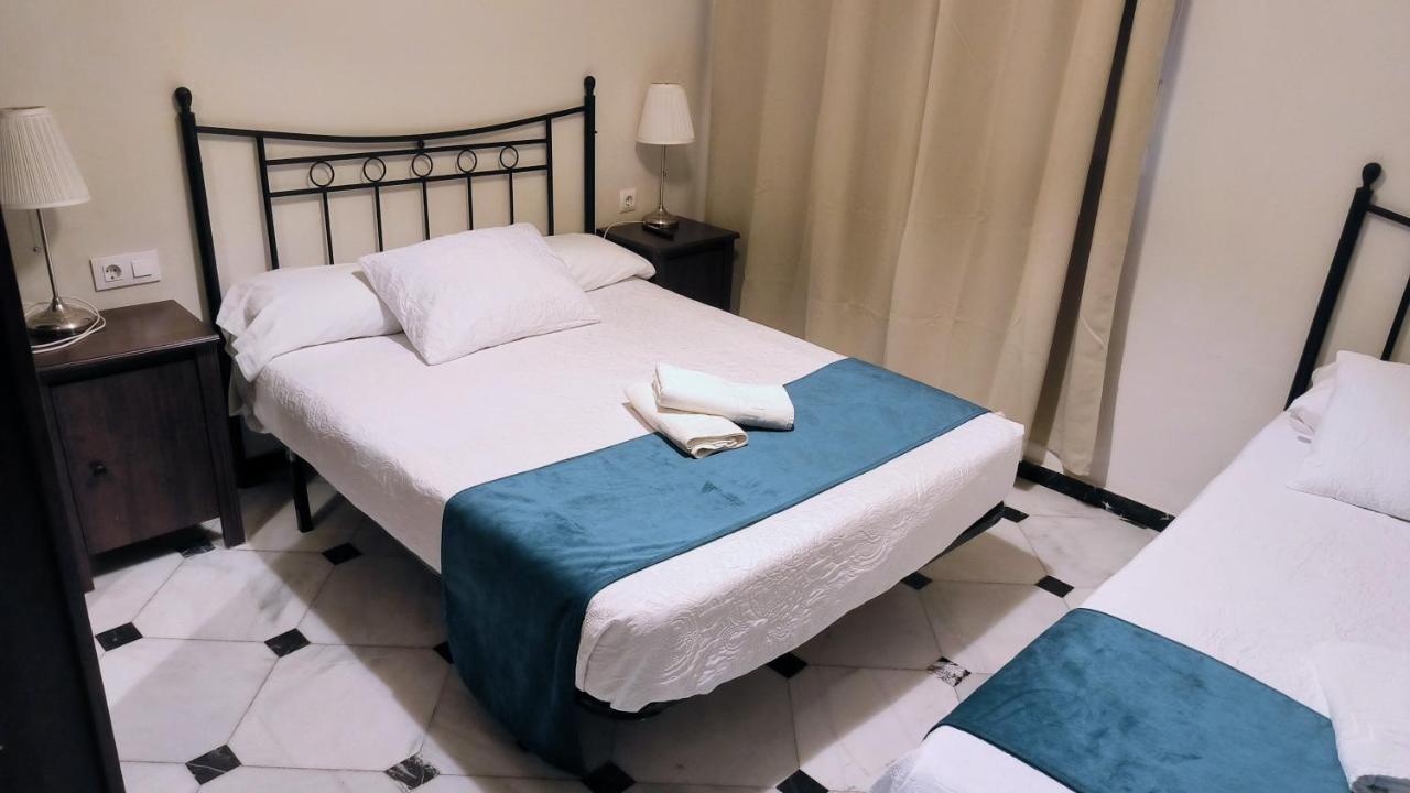 Pension Perez Montilla Севилья Экстерьер фото