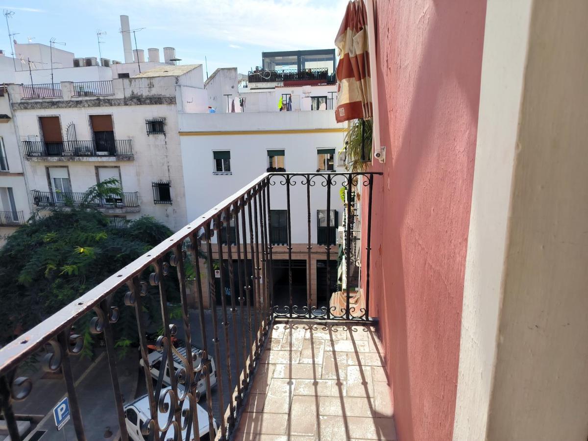 Pension Perez Montilla Севилья Экстерьер фото