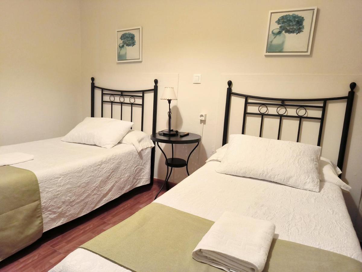 Pension Perez Montilla Севилья Экстерьер фото