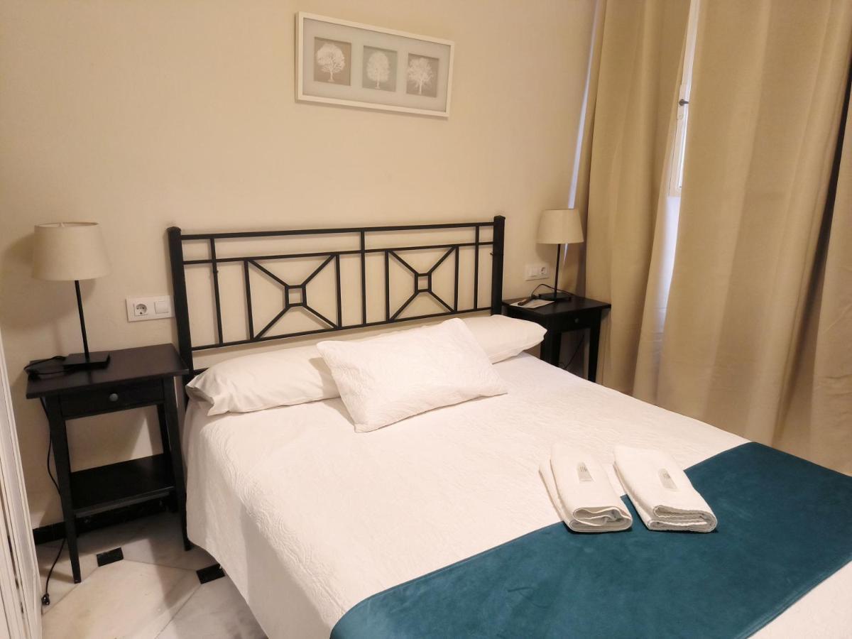 Pension Perez Montilla Севилья Экстерьер фото