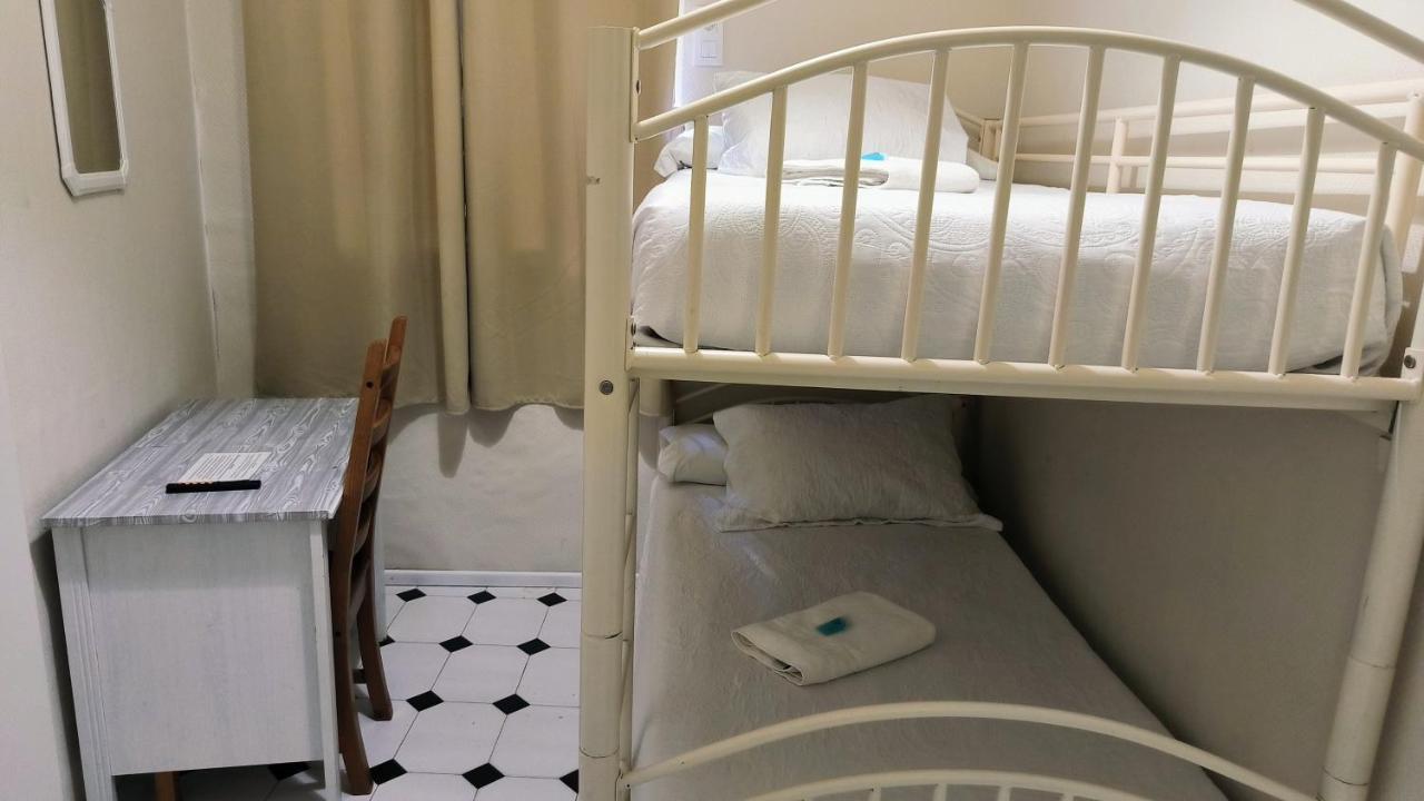 Pension Perez Montilla Севилья Экстерьер фото