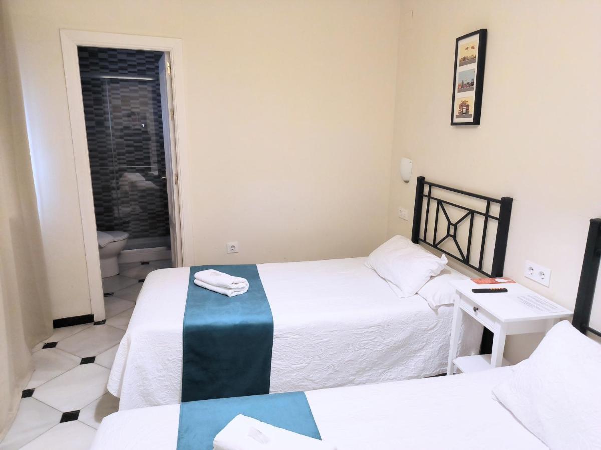Pension Perez Montilla Севилья Экстерьер фото