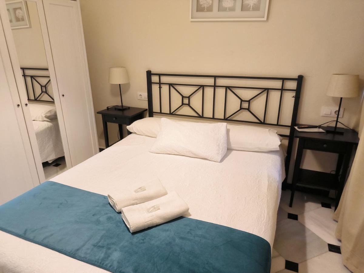 Pension Perez Montilla Севилья Экстерьер фото