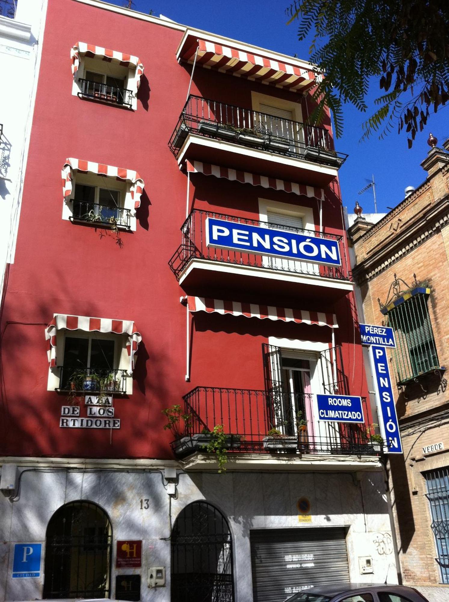Pension Perez Montilla Севилья Экстерьер фото