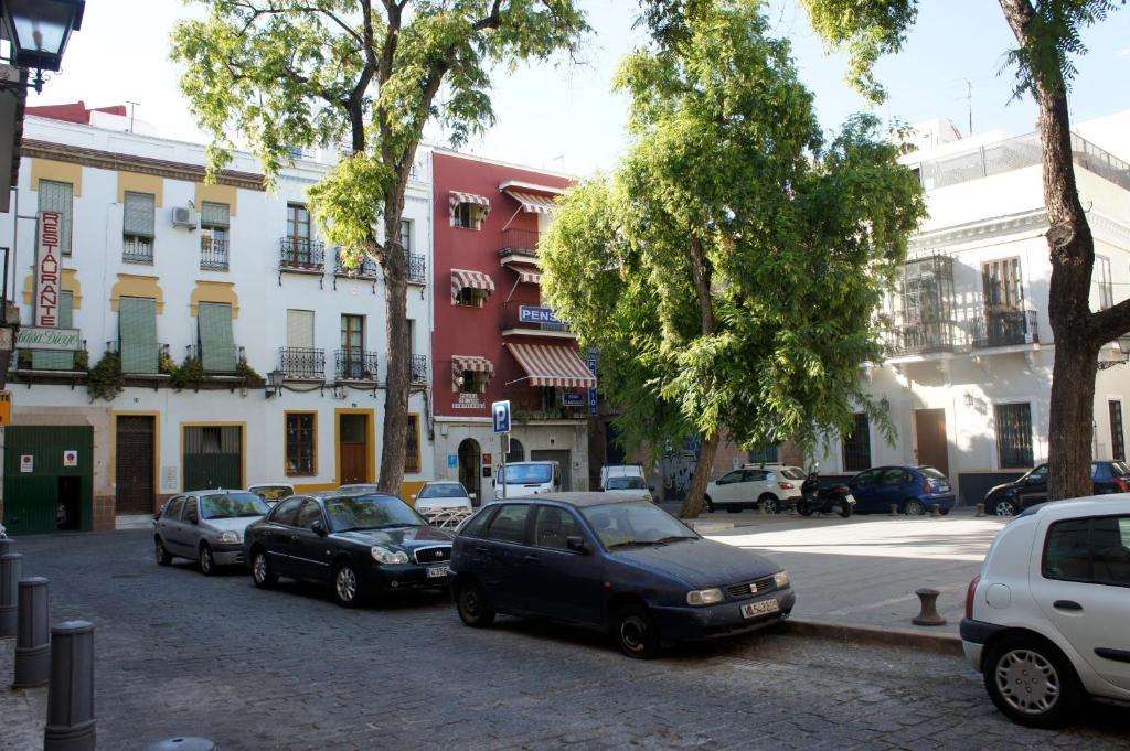 Pension Perez Montilla Севилья Экстерьер фото