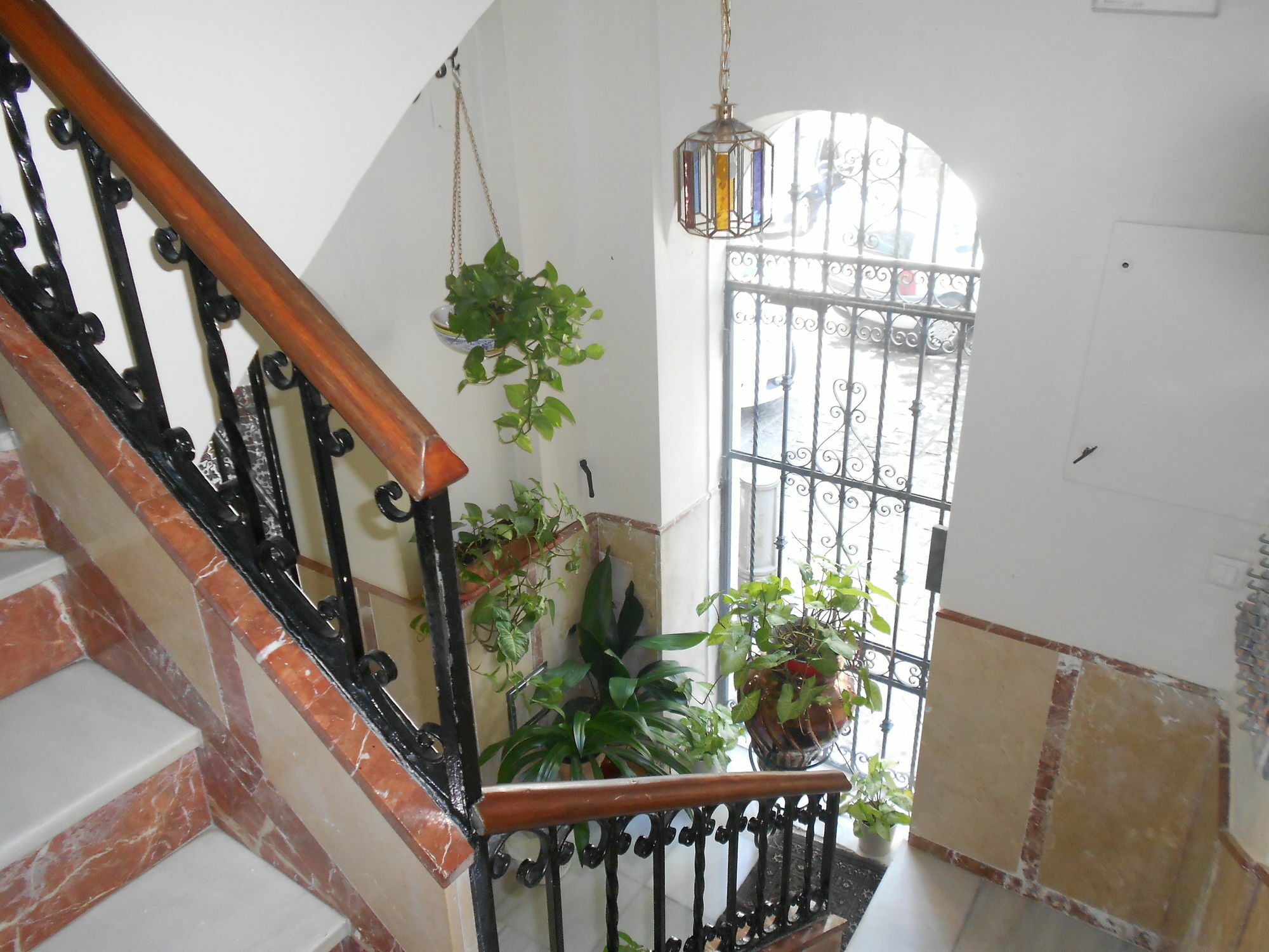 Pension Perez Montilla Севилья Экстерьер фото