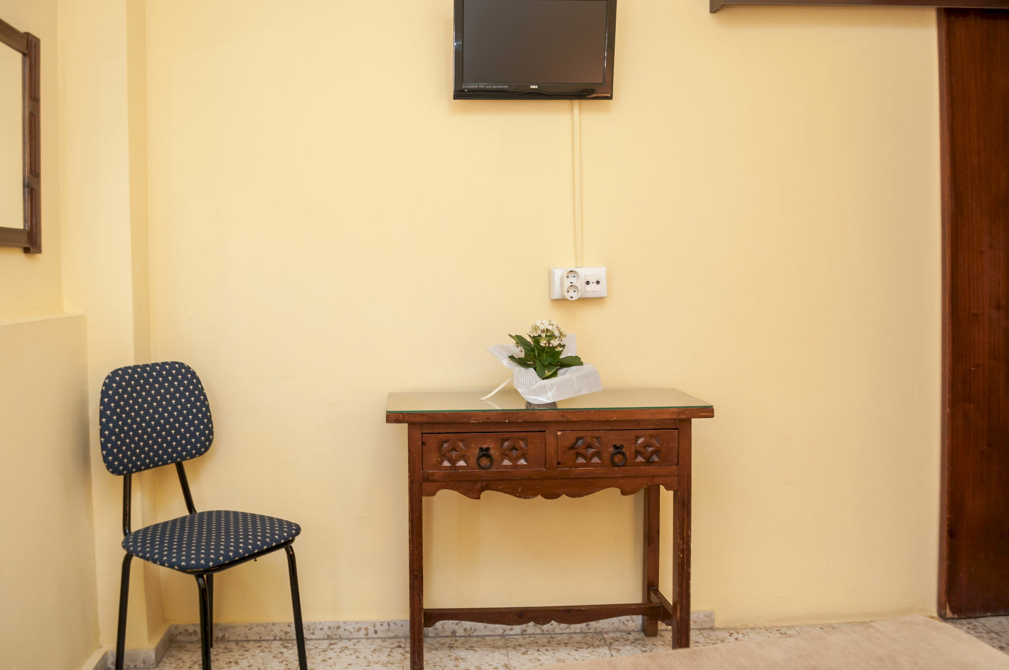 Pension Perez Montilla Севилья Экстерьер фото